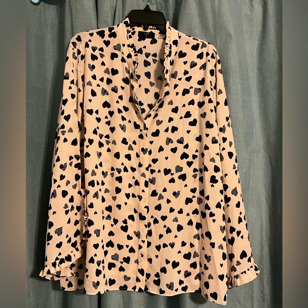 Absolutely adorable pink and black heart Tahari Women’s Plus size Blouse 2X